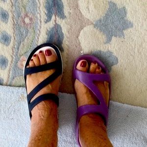 2 pairs of  size 7 DAWGS SANDALS . 1 pair is shocking pink the other navy blue.